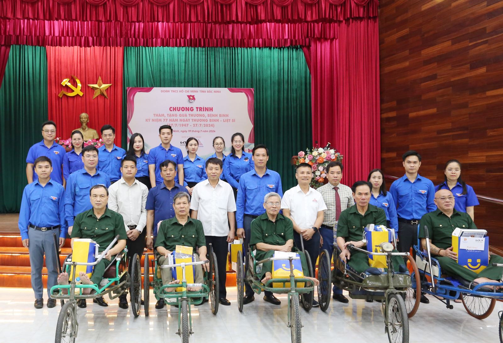 Thăm, tặng quà thương bệnh binh tại Trung tâm điều dưỡng thương binh Thuận Thành