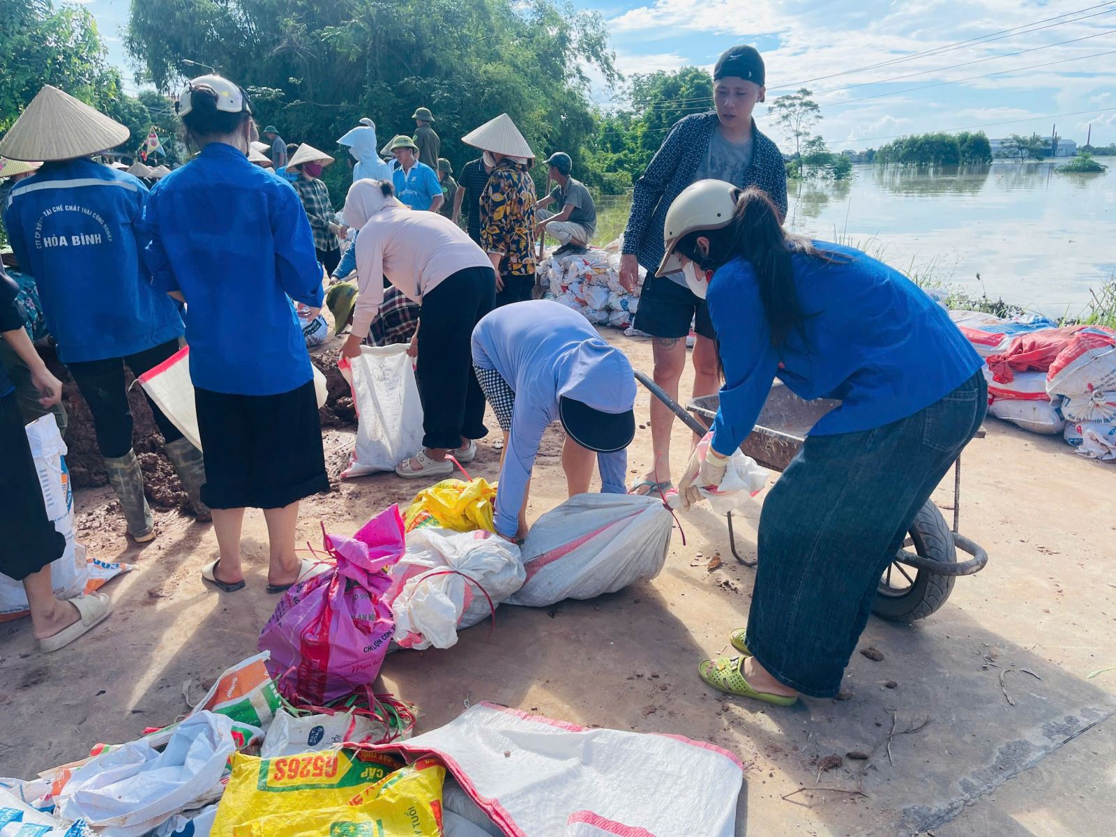 Tuổi trẻ Bắc Ninh xung kích ra quân ứng phó, khắc phục hậu quả bão số 11
