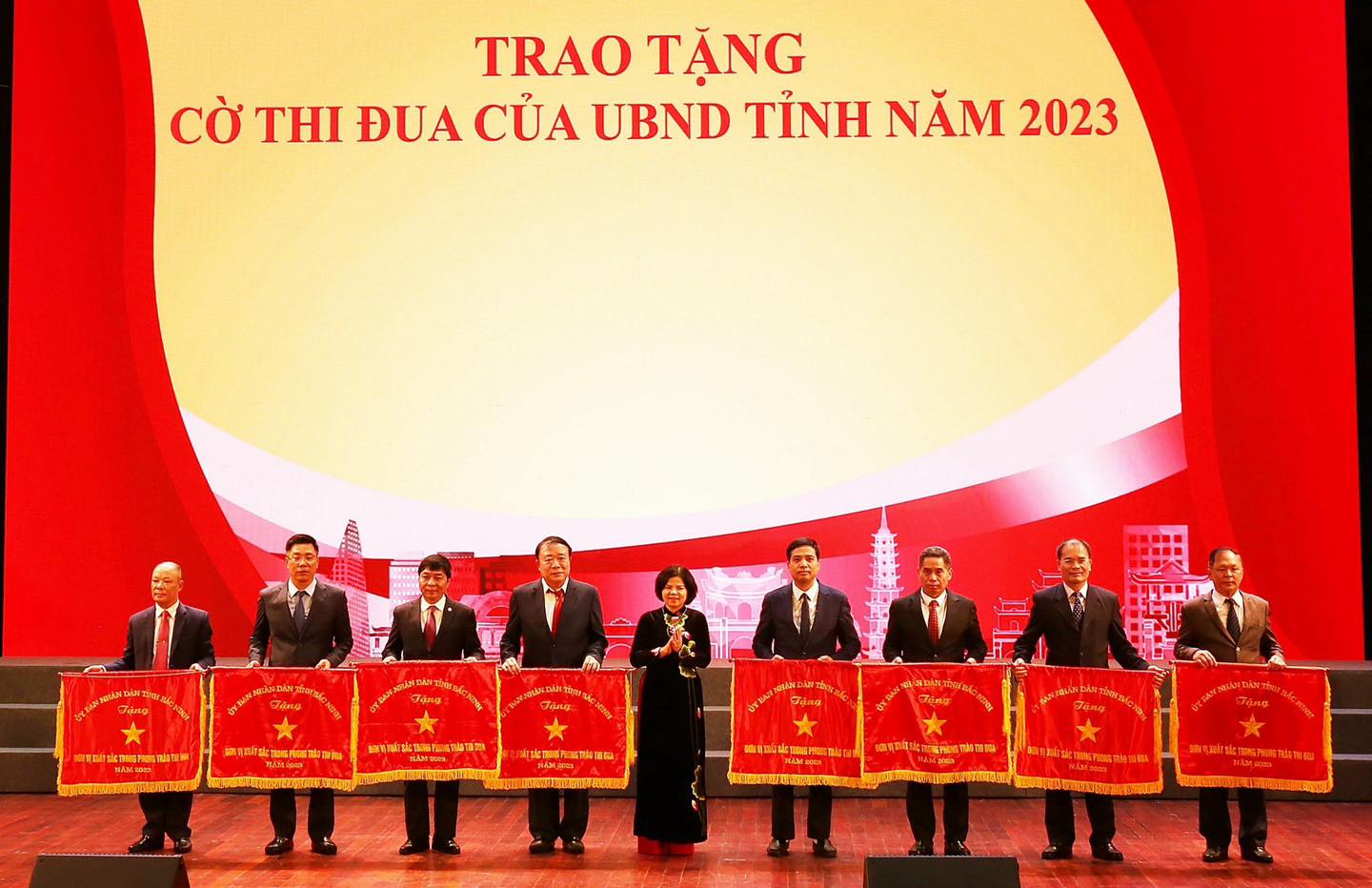 TỈNH ĐOÀN BẮC NINH VINH DỰ NHẬN CỜ THI ĐUA CỦA UBND TỈNH NĂM 2023