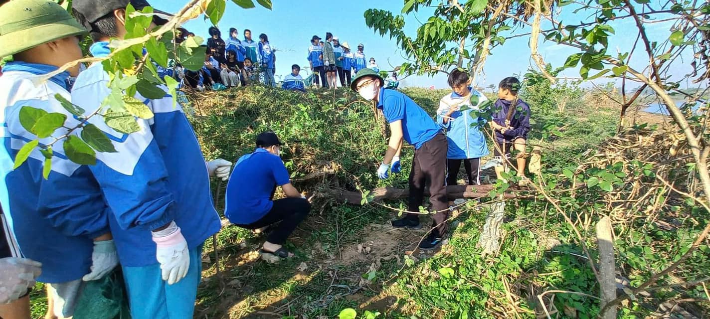 Tuổi trẻ Quế Võ ra quân tổng vệ sinh, vì một môi trường “Xanh - Sạch - Đẹp”