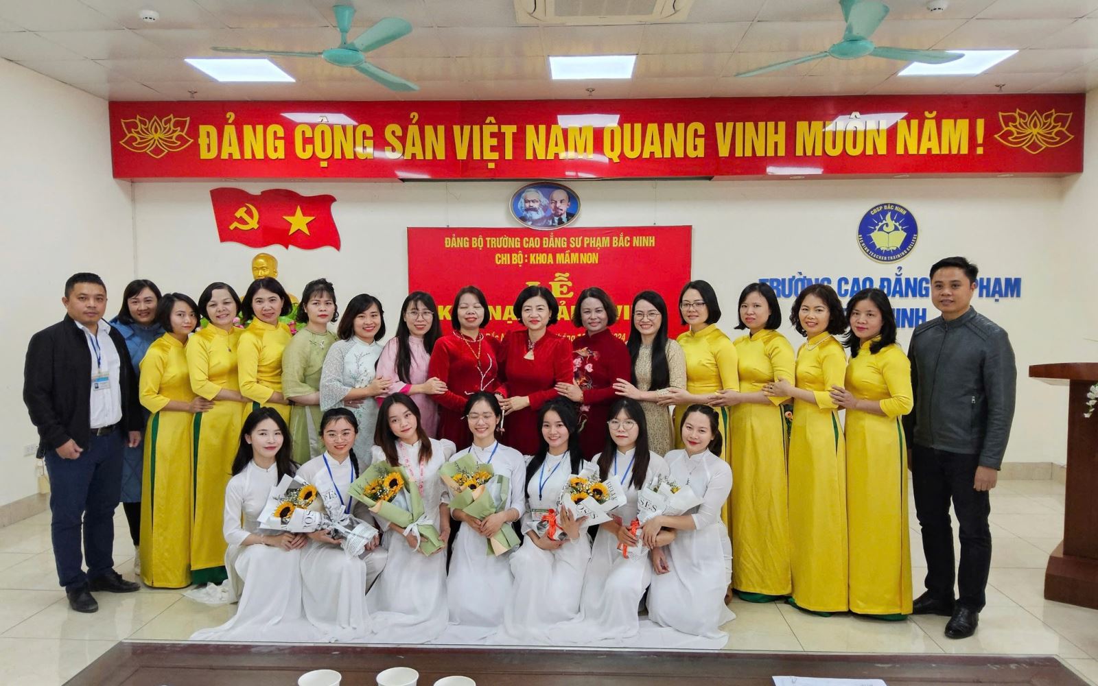 07 sinh viên ưu tú trường Cao đẳng Sư phạm được kết nạp Đảng