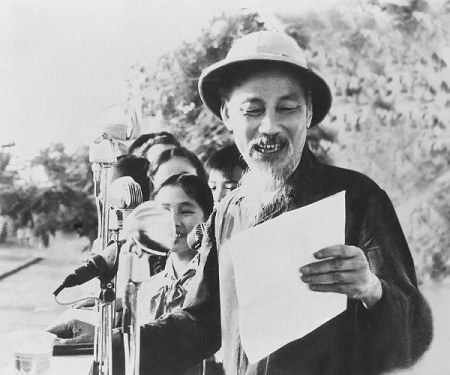 Cuộc đời Chủ tịch Hồ Chí Minh: 'Một đời thanh bạch, chẳng vàng son'