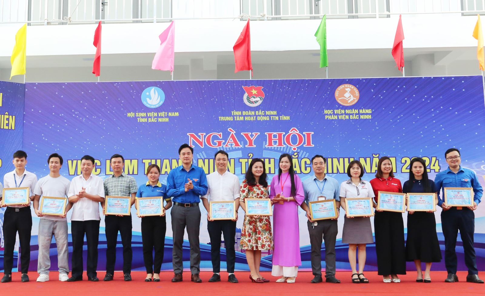 Sôi nổi các hoạt động trong “Ngày hội việc làm thanh niên tỉnh Bắc Ninh năm 2024”