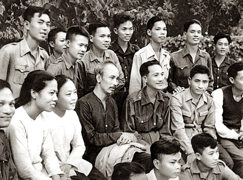 Thanh niên Việt Nam học tập và làm theo tấm gương đạo đức Hồ Chí Minh