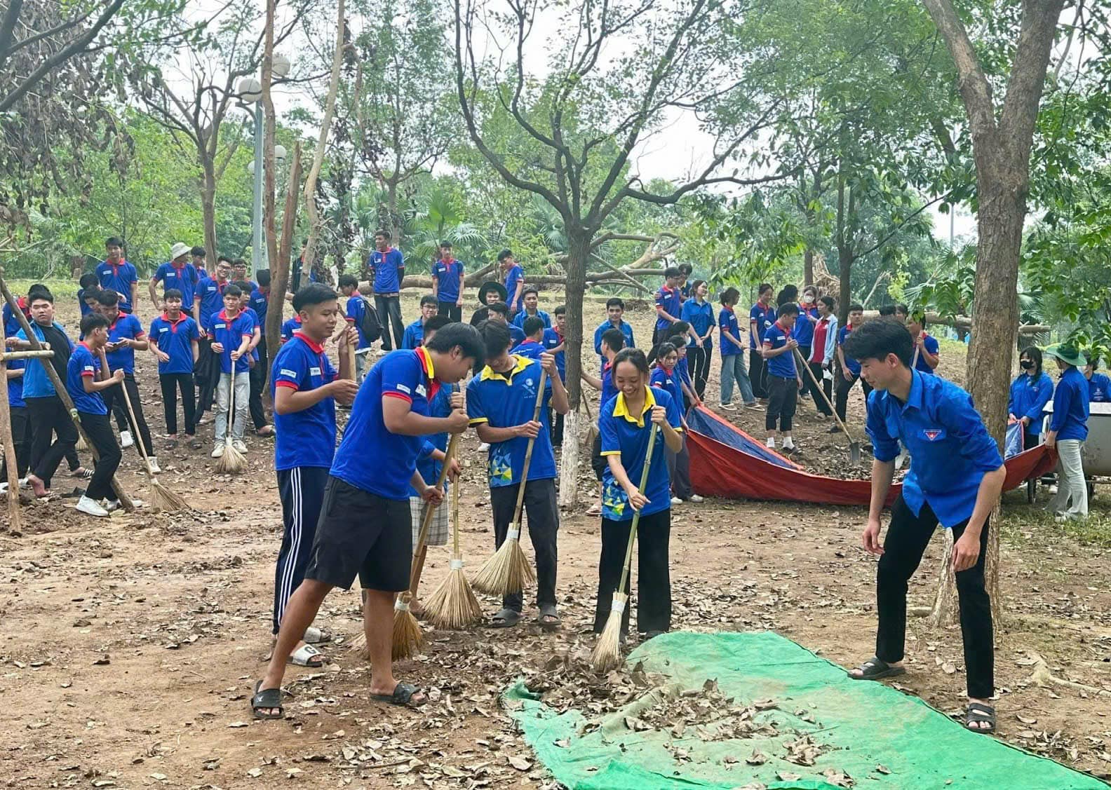 Ra quân dọn dẹp môi trường, khắc phục hậu quả sau bão số 3:Buổi thứ 3 - Đẩy nhanh tiến độ