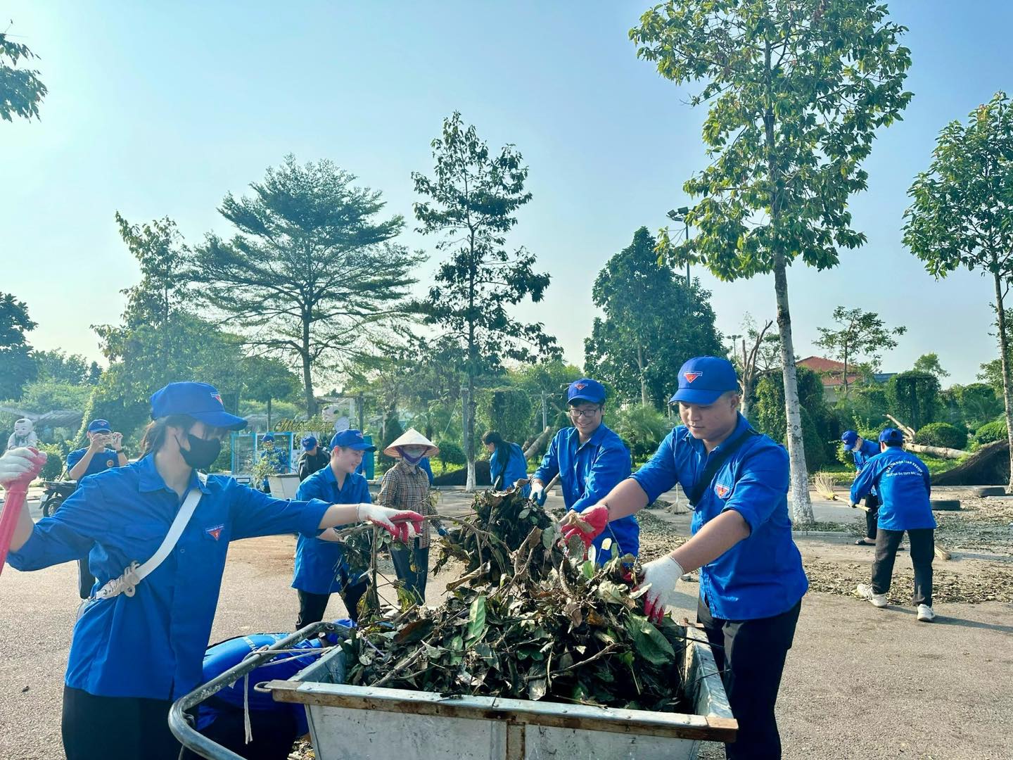 Hơn 3000 Đoàn viên thanh niên trong buổi đầu chiến dịch cao điểm dọn dẹp môi trường, khắc phục hậu quả số 3 sau bão