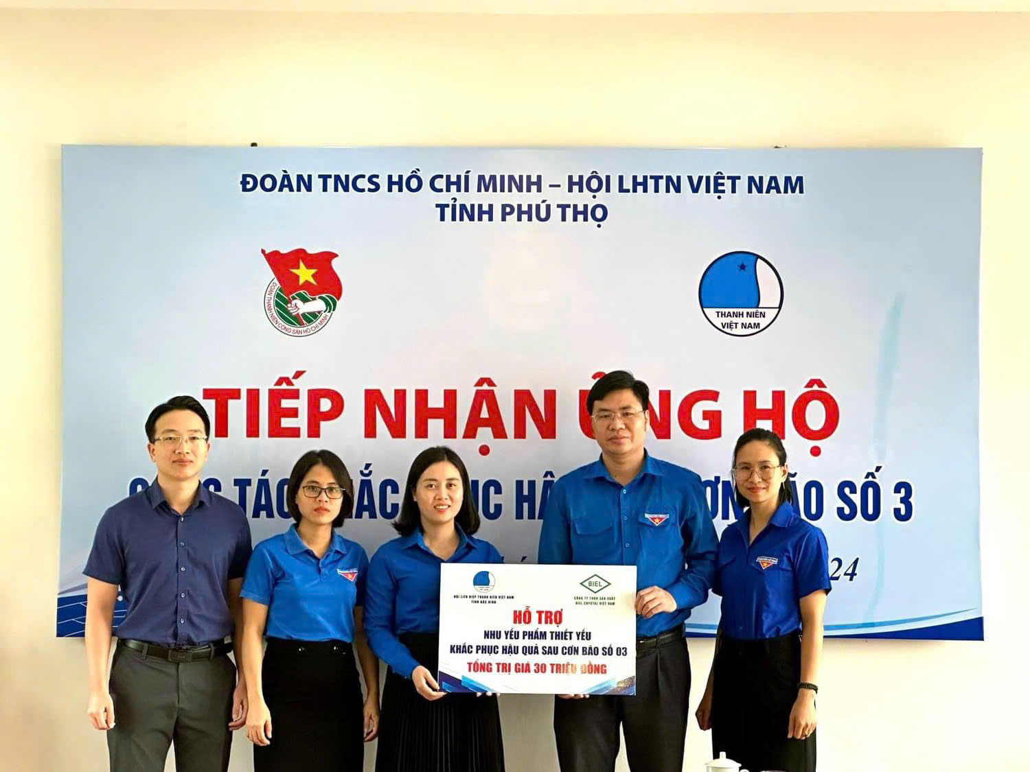 Chung sức, đồng lòng cùng Tỉnh đoàn Phú Thọ khắc phục những ảnh hưởng nặng nề do bão số 3 gây ra.