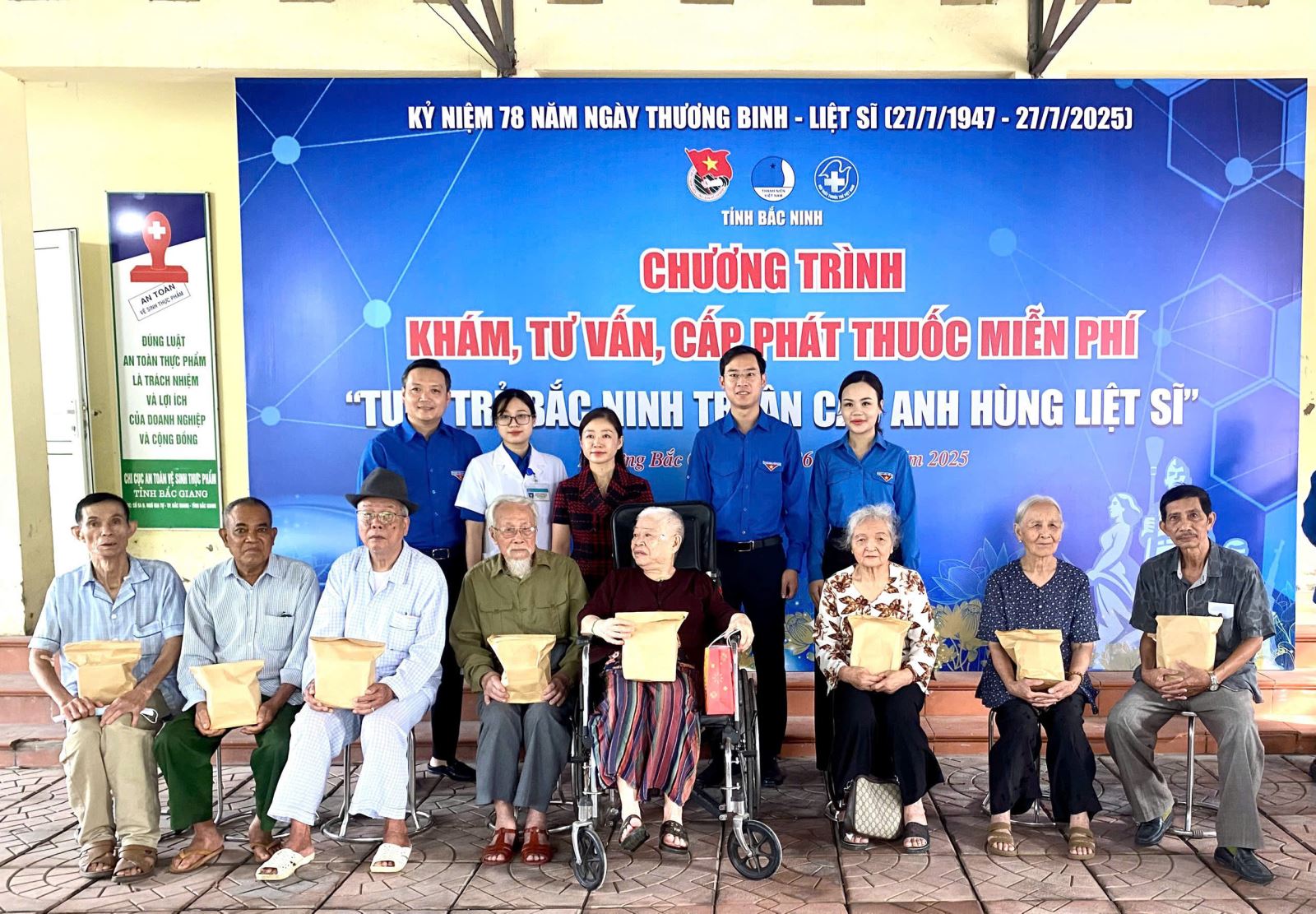 Tuổi trẻ Bắc Ninh tri ân, khám, tư vấn, cấp phát thuốc miễn phí cho gia đình chính sách và người có công