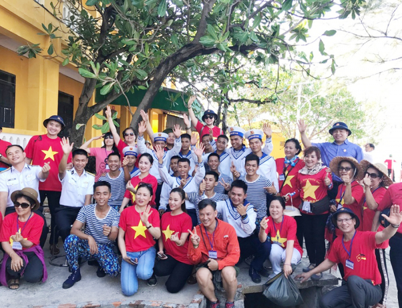 Thiêng liêng hai tiếng Quê hương
