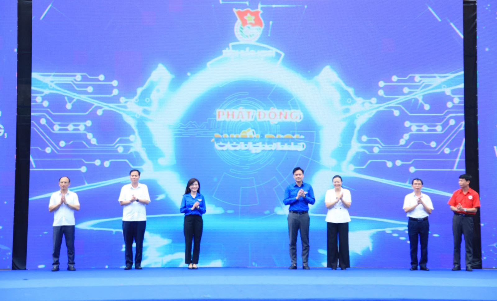 Gần 1.000 đoàn viên thanh niên, học sinh sinh viên tham dự Lễ ra quân chiến dịch Thanh niên tình nguyện hè 2025