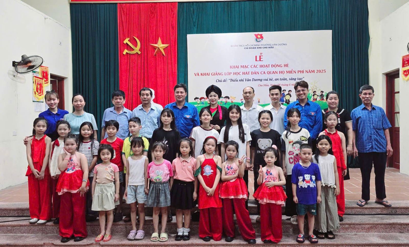 Sôi nổi khai mạc các hoạt động hè và khai giảng lớp học hát dân ca Quan họ miễn phí tại khu Chu Mẫu.